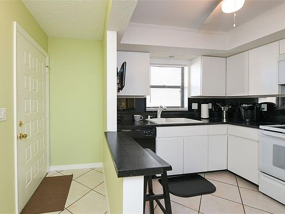 4th image of 1727 Lake Pl APT C