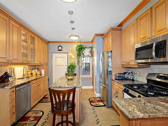 4th image of 11140 145th St