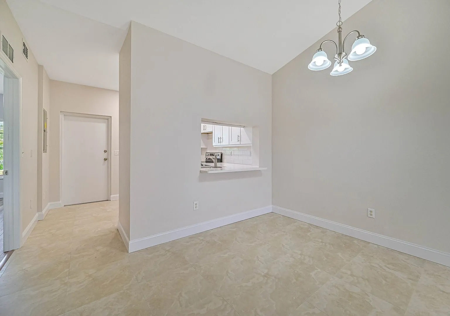 Newly Renovated 2nd Floor Condo ~ Six Mile Cypress — Photo 4