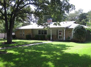 513 Caduceus Ln, Hurst, TX 76053