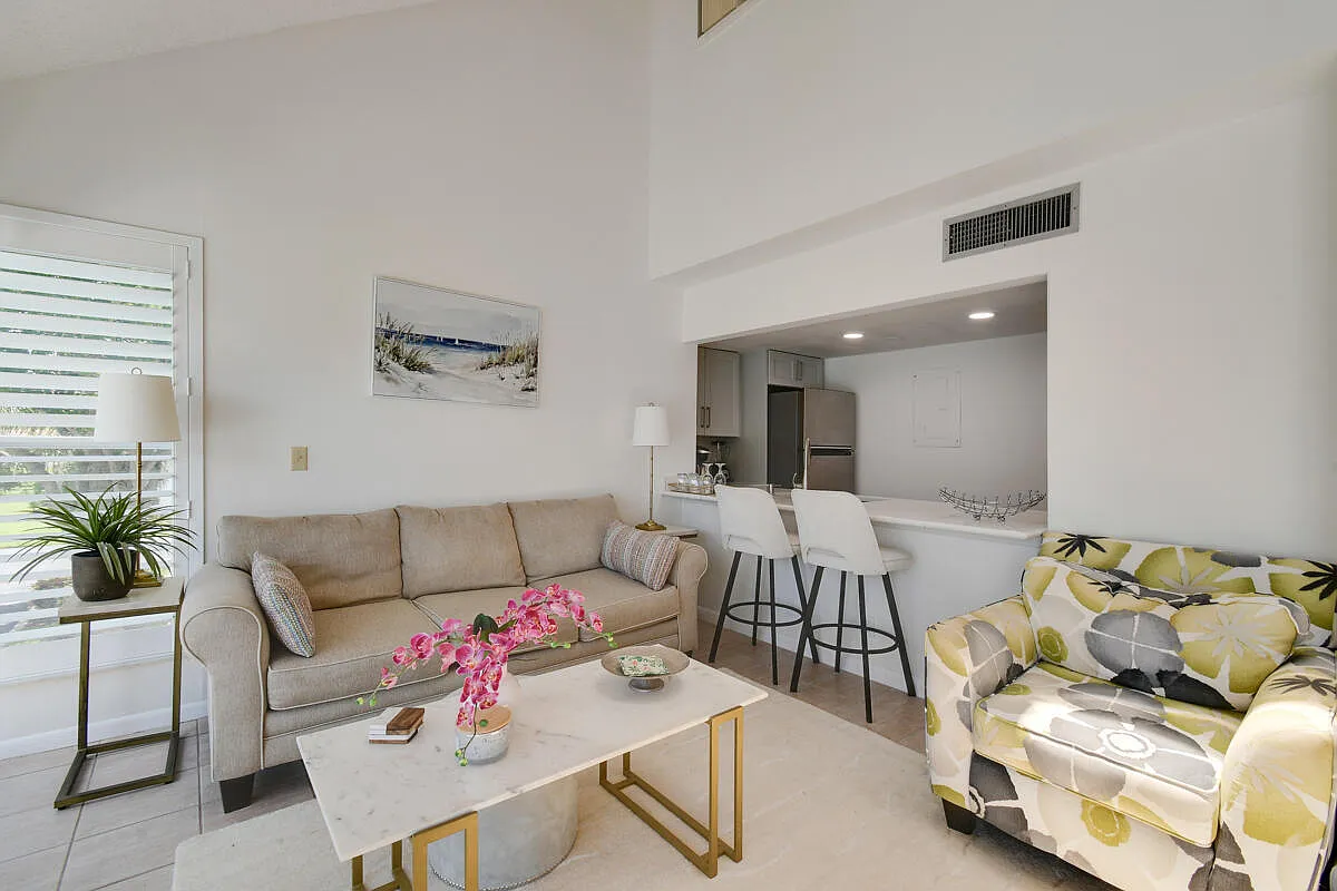 2 bed, 2.0 bath, 1026 sqft, $2,200 — Photo 4