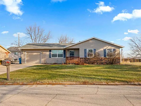 312 Burger Ln, Fairfax, IA 52228