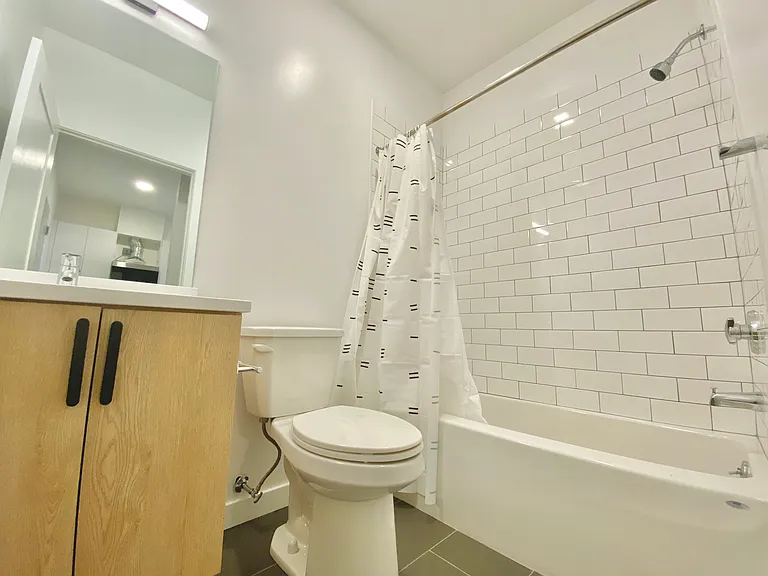 106 Howe St #506 — Photo 9