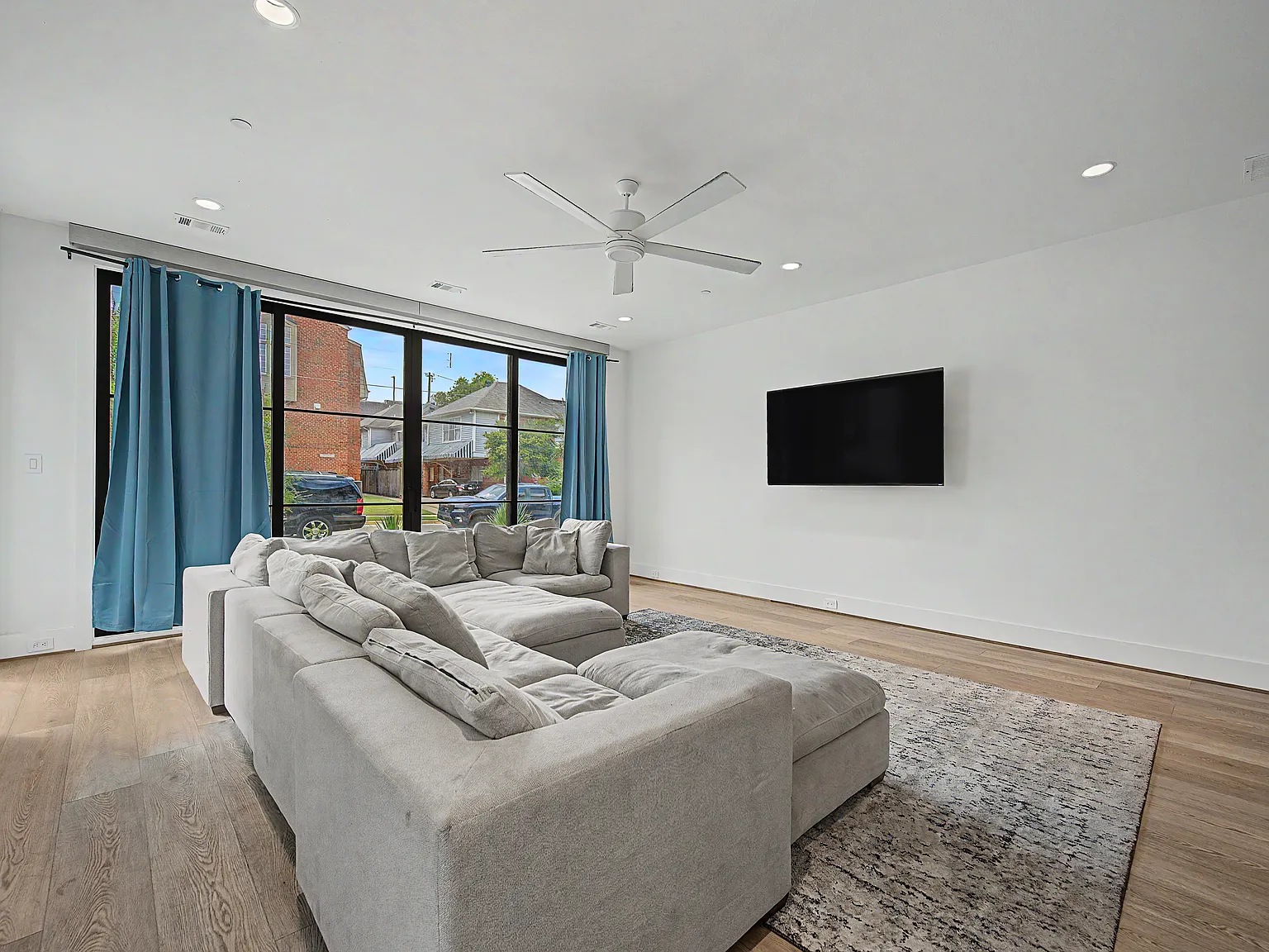 5 bed, 5.5 bath, 3461 sqft, $20,000 — Photo 4