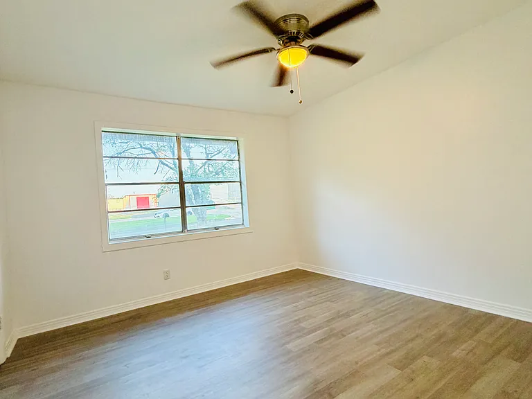 923 California St — Photo 11