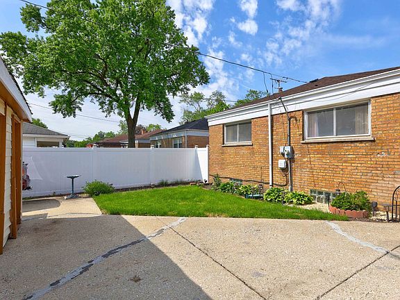 4th image of 109 Rice Ave