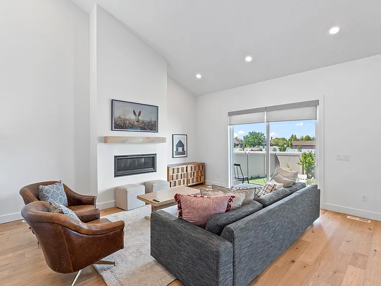 690 S Edge Ln — Photo 15