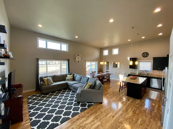 5577 Tuscan Ct S, Fargo, ND 58104