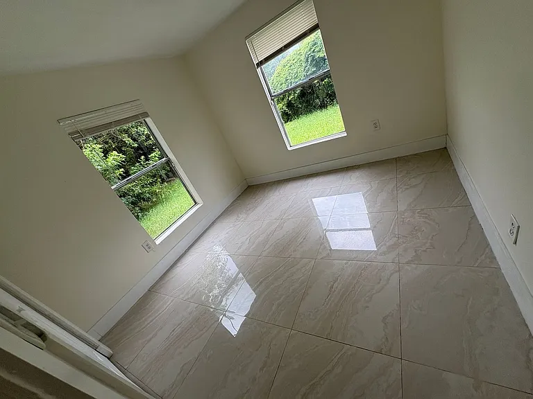 2624 Lee St — Photo 12