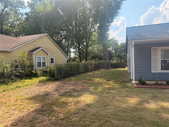 3rd image of 920 River Rock Dr