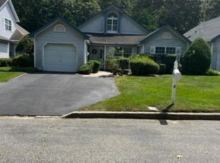 36 Huntingdale Way, Middle Island, NY 11953