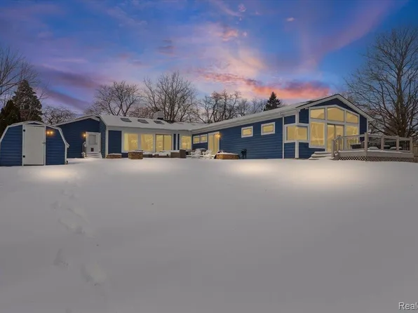 3301 Mann Rd, Clarkston, MI 48346