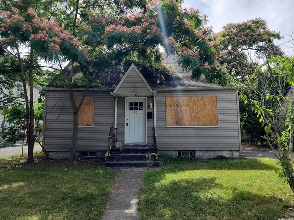 42 N 16 Street, Wyandanch, NY 11798