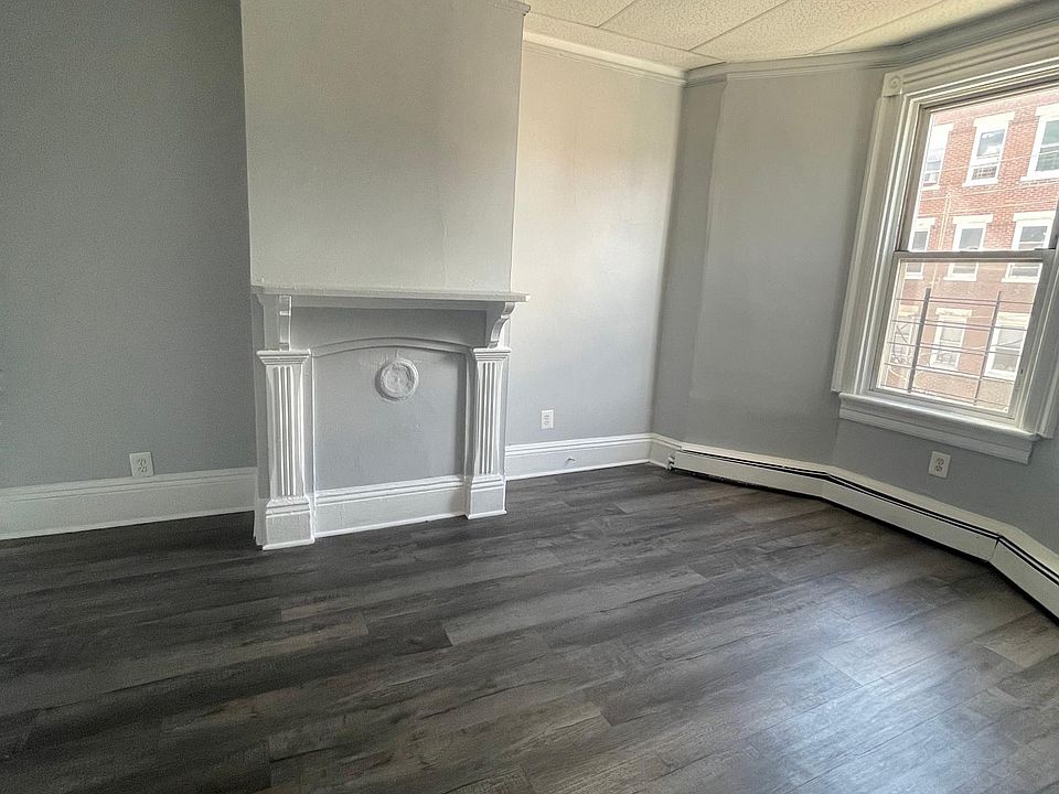 1st image of 164 Waverly St #2R