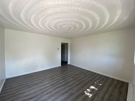 3rd image of 2023 Flower Ln