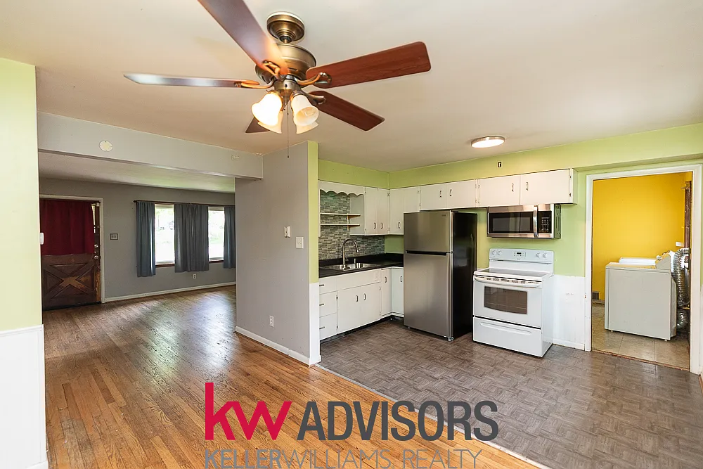 2 bed, 950 sqft, $1,200 — Photo 3