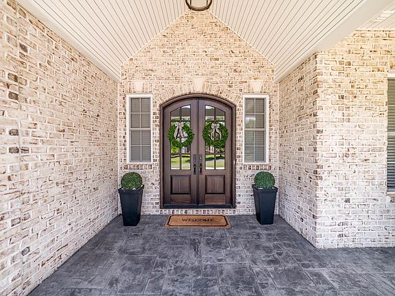 2nd image of 1044 Presidential Cir