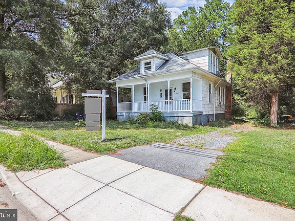 3rd image of 3802 Parkwood St