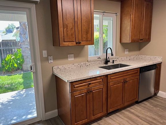 4th image of 723 El Capitan Dr