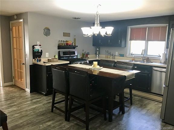 3rd image of 63 Tuxedo Pl