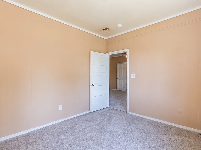 S Mckay Ave- Duplex — Photo 16