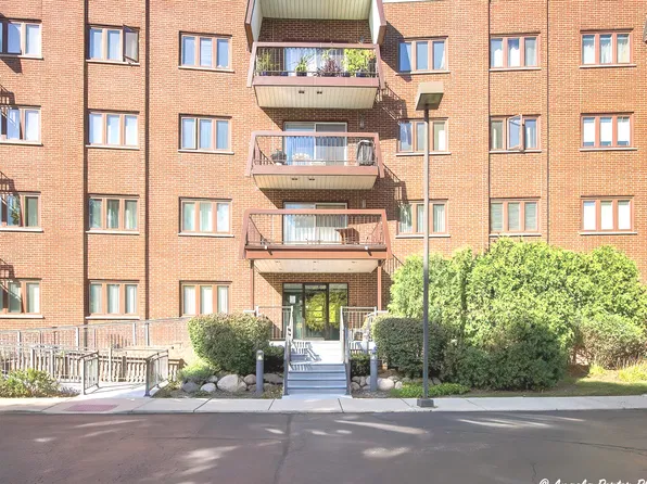 400 E Dundee Rd APT 105C, Buffalo Grove, IL 60089