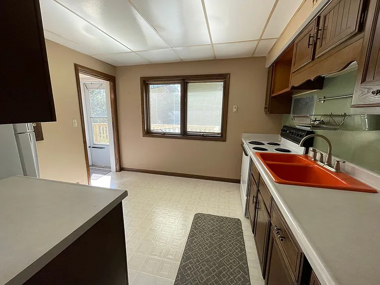 226 W Kent Rd — Photo 9