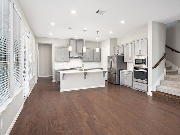 2nd image of 1015 Permian Ln