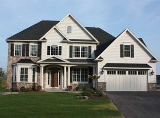 2 Rothbury Cir, Victor, NY 14564