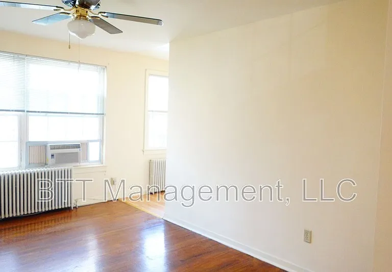 8400 Greenwood Ave #4 — Photo 5