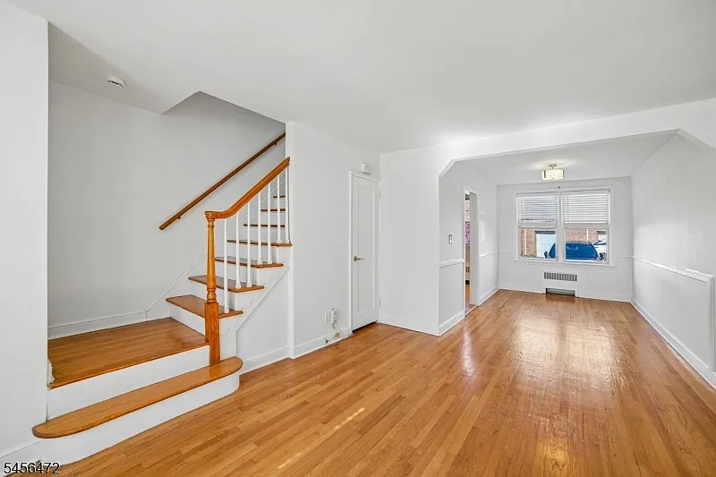2 bed, 1.0 bath, $2,500 — Photo 2