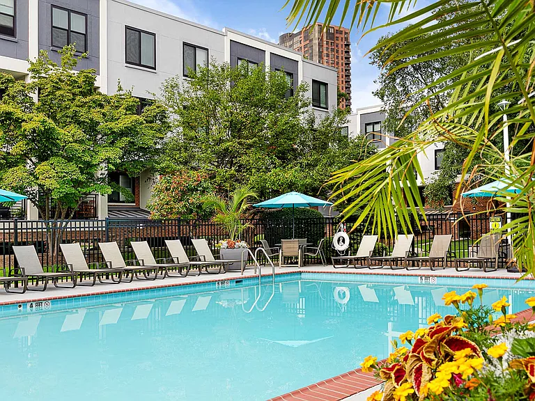 River Club Apartments — Photo 3