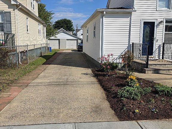 3rd image of 163 2nd St