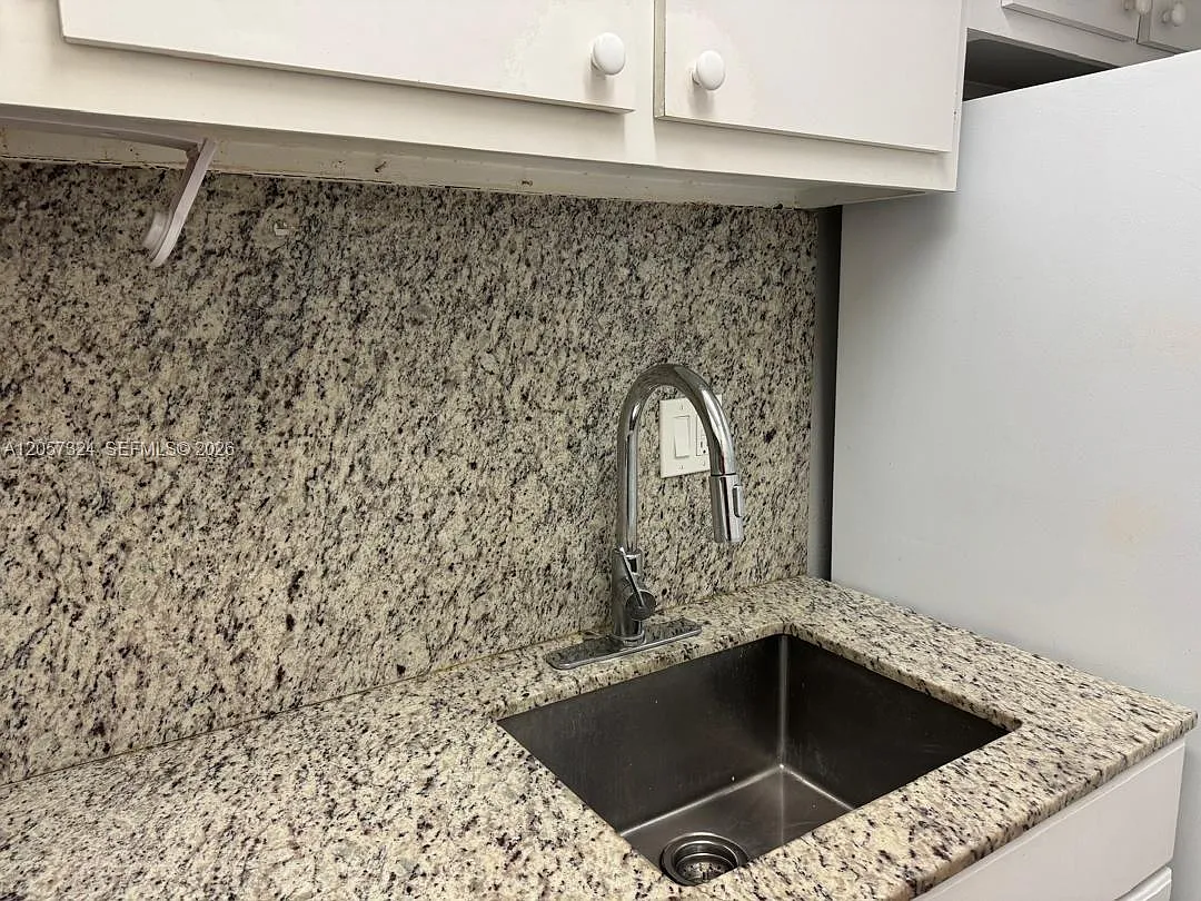 Sunset Villas Condo — Photo 2