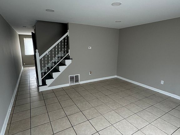 4th image of 857 Oakland Park Ave