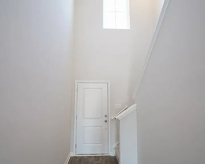 113 Amethyst Dr — Photo 2