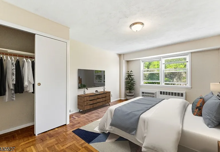 415 Claremont Ave — Photo 20