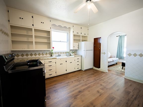 5th image of 2120 E Evans Ave