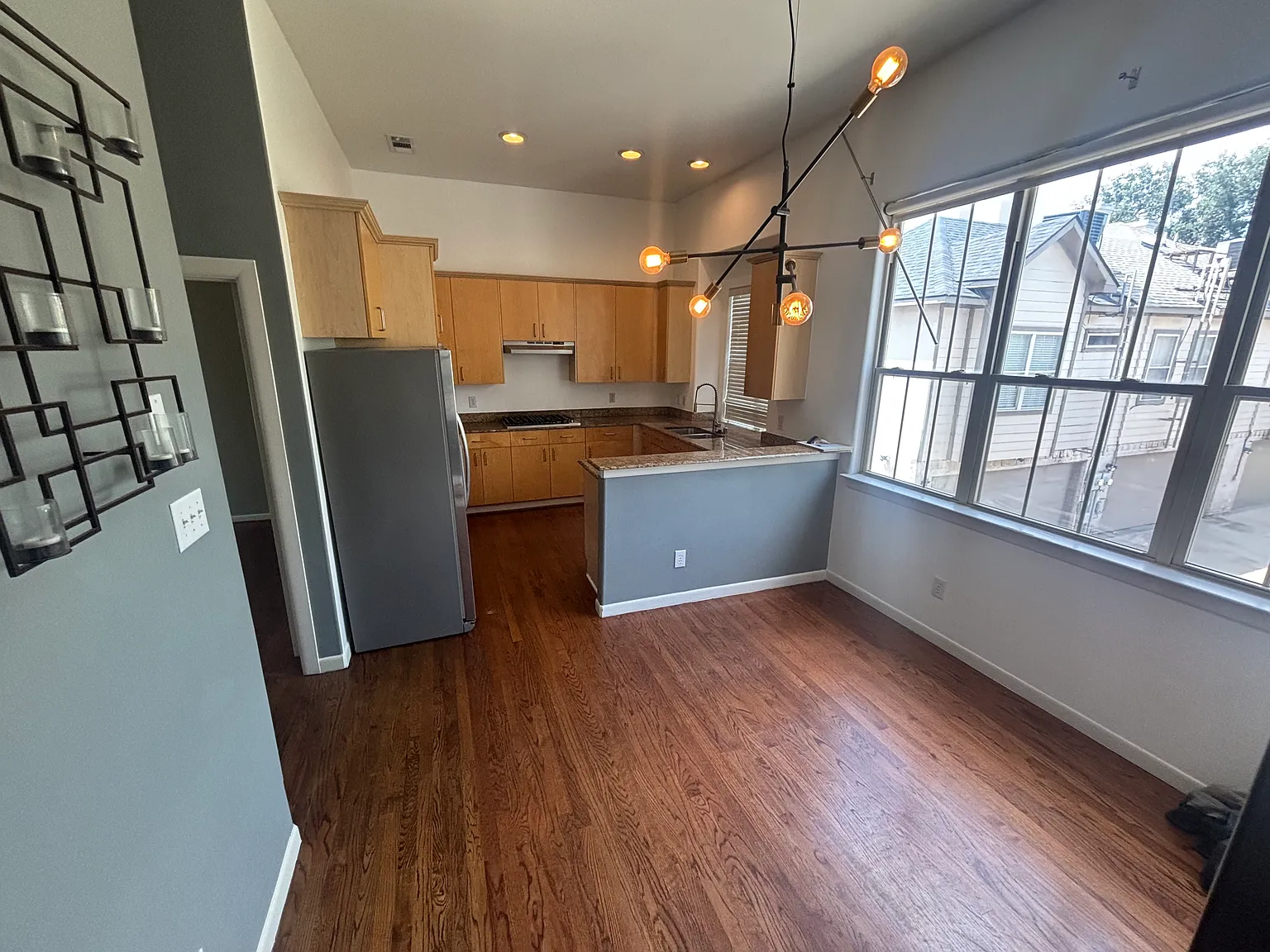 2 bed, 1676 sqft, $3,100 — Photo 2