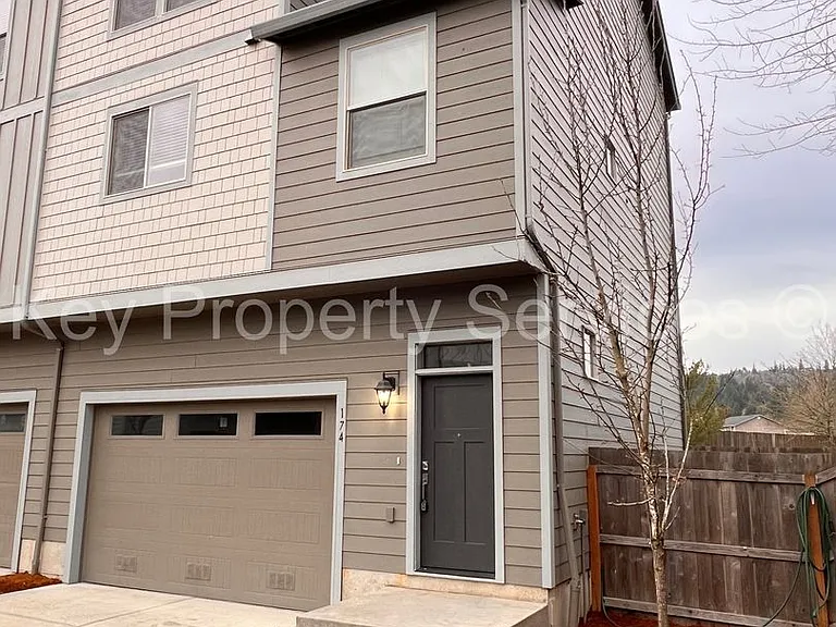 174 Loganberry Ct — Photo 2