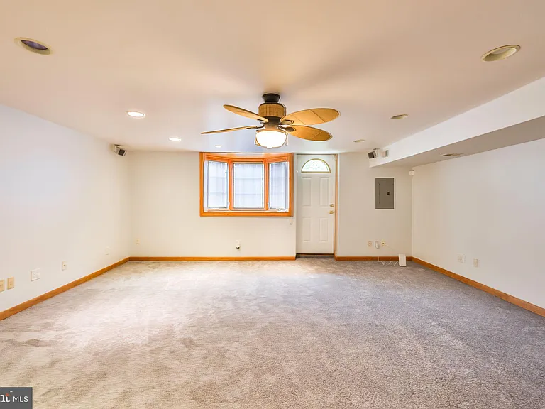 9898 Wistaria St — Photo 44