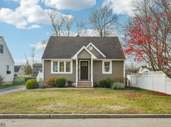 17 Walnut St, Bloomingdale Boro, NJ 07403