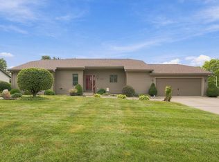 202 Colonial Dr, Warsaw, IN 46582