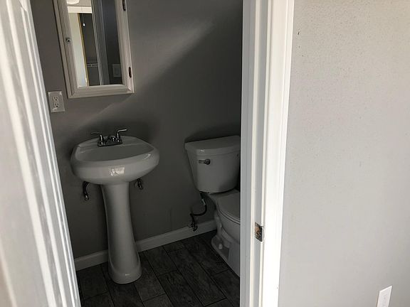 5th image of 21200 Broadwell Ave