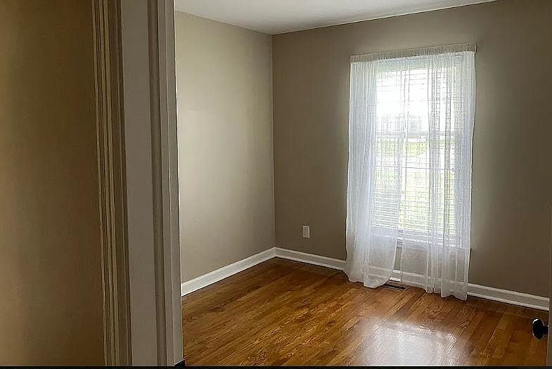 2nd image of 2251 Greenbriar Dr