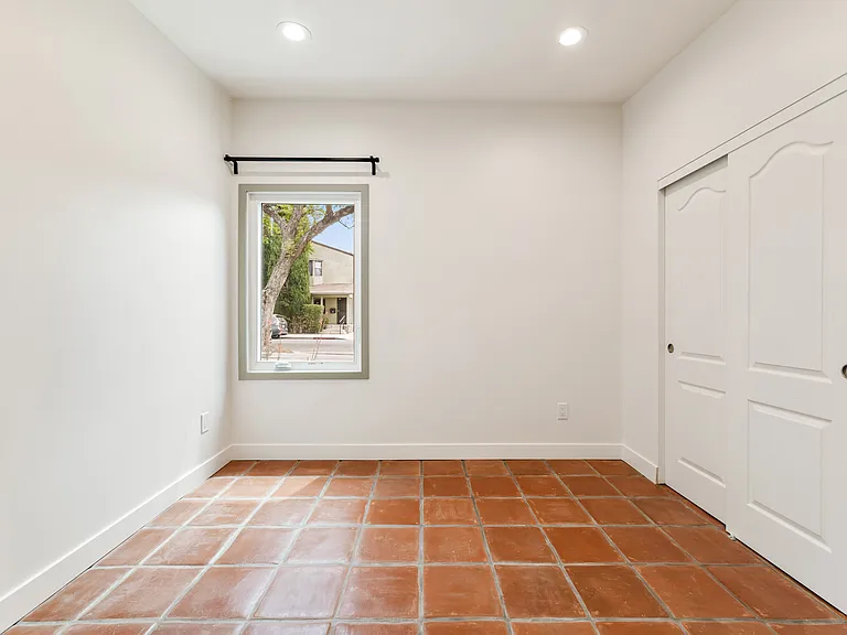 533 E Windsor Rd #A — Photo 16