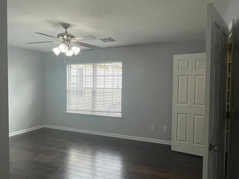 1897 W Stone St #3 — Photo 17
