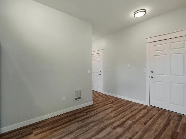 1601 S G St — Photo 9