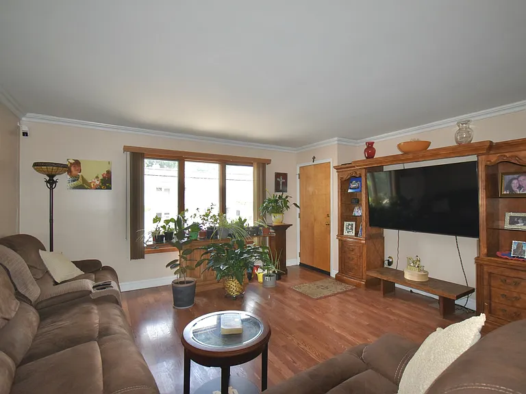134 Prospect Ave — Photo 4