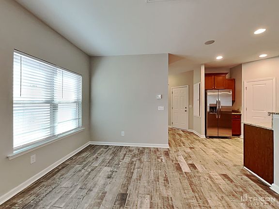 4th image of 320 Eastfair Dr